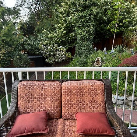 Beautiful Modern Suite North Vancouver Exteriör bild