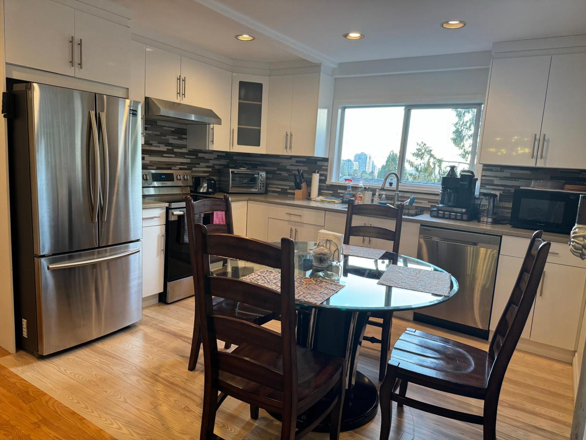 Beautiful Modern Suite North Vancouver Exteriör bild