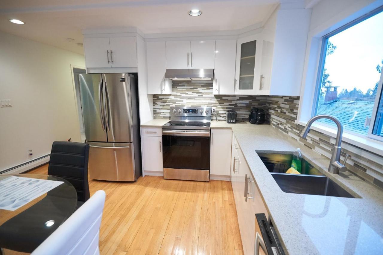 Beautiful Modern Suite North Vancouver Exteriör bild